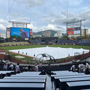 중앙탁자석 28열 14번