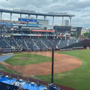 1루 내야A 2층 201구역 1열