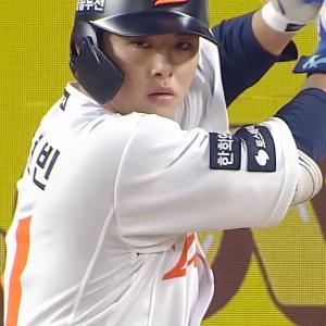 첫 두 자릿수 홈런 때리는 문현빈